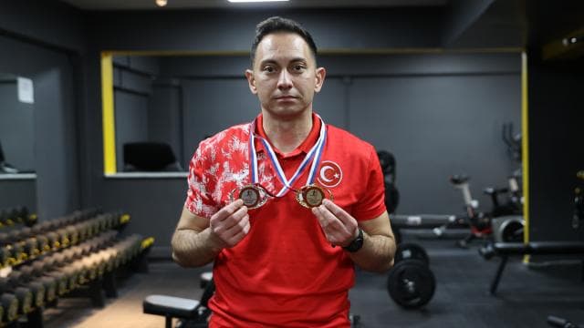 Emniyetin çevik atleti milli formayla madalyalar kazanıyor