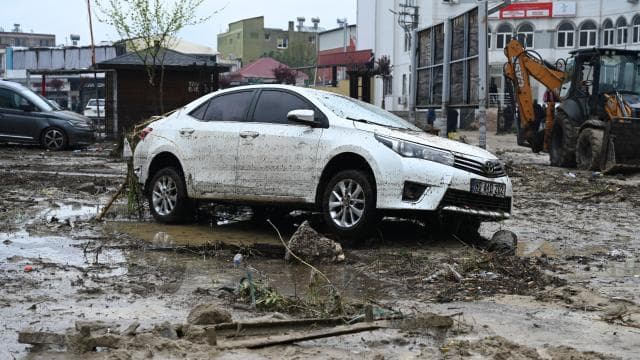 Osmaniye'de temizlik ve hasar tespiti başlatıldı