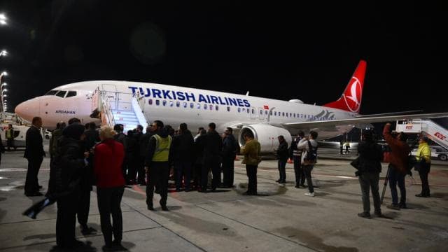 İsrail'in alıkoyduğu Türk aktivistler yurda döndü