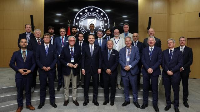 Bakan Bayraktar, Türkiye'nin enerji hedeflerini Belçikalı şirketlerle paylaştı