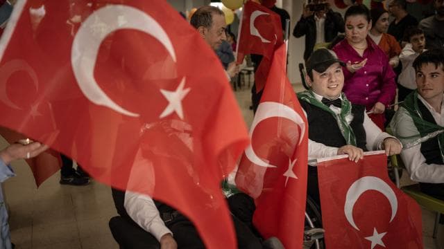 Devlet korumasındaki 3 engelli askerlik hayallerine kavuştu