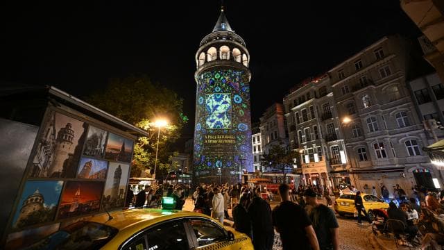Galata Kulesi'nde kültürel miras için ışık gösterisi yapıldı