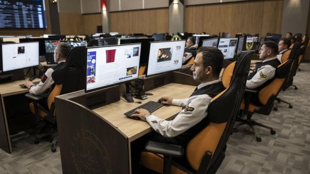 Jandarma siber devriyeleriyle siber suçlarla mücadele ediyor