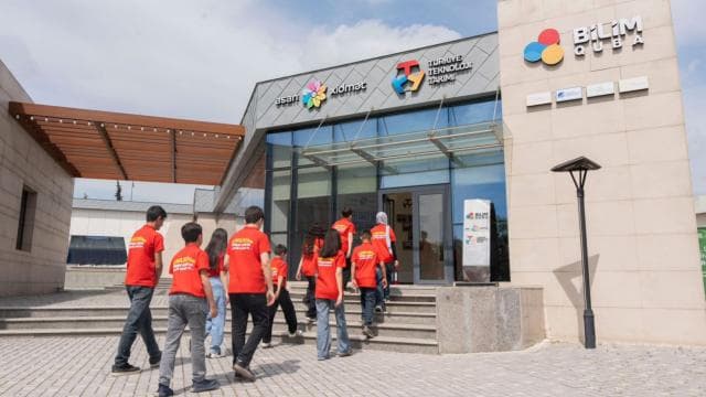 T3 Vakfı'nın Guba'daki bilim merkezi birinci yaşını kutladı