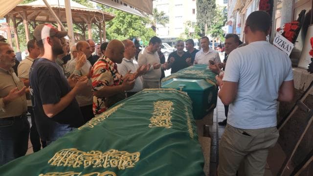 Kalp masajı yapan kişi, arkadaşını kurtaramadı