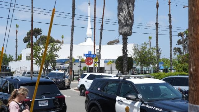 San Diego İslam Merkezi'nde saldırıda hayatını kaybedenler için cenaze töreni yapıldı