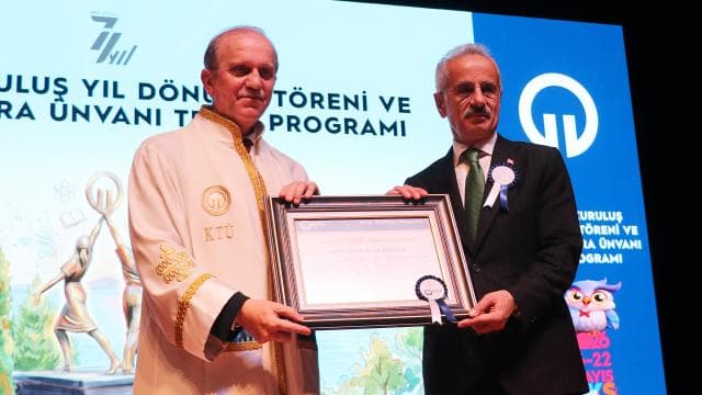 Bakan Uraloğlu'na Karadeniz Teknik Üniversitesi'nden fahri doktora unvanı verildi