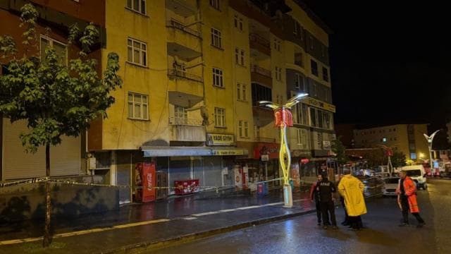 Hakkari'de 6 bina çatlaklar nedeniyle boşaltıldı