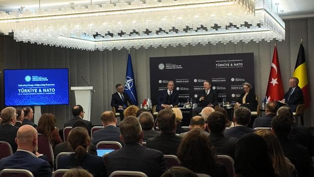 Brüksel'de Türkiye ve NATO paneli gerçekleştirildi
