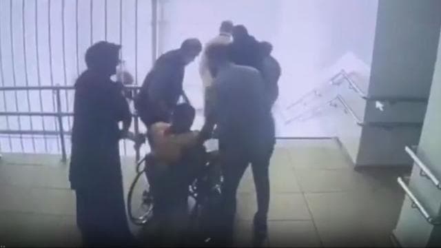 Malatya'daki depremde öğretmenler engelli öğrencileri için harekete geçti