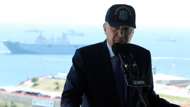 Erdoğan: Türk ordusu barış ve istikrarın simgesidir