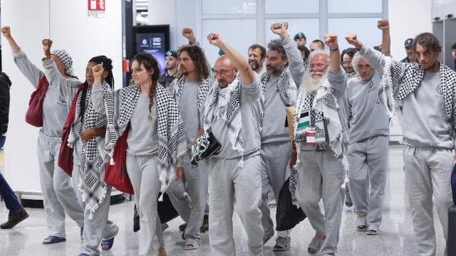 İtalyan aktivistler Küresel Sumud Filosu'ndan döndü