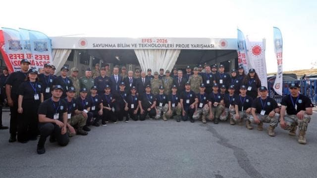 Bakan Güler, EFES2026 Tatbikatı'ndaki savunma sanayisi sergisini inceledi