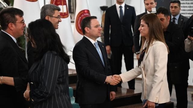 Bakan Gürlek, HSK üyeleri ve Bakanlık personeliyle bayramlaştı