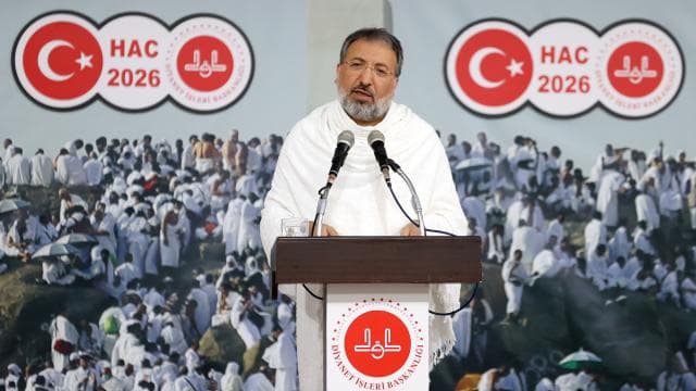 Diyanet Başkanı Arpaguş, Arafat'ta hacı adaylarıyla dua etti