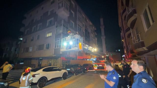 Avcılar'da kolon sesi gelen bina tahliye edildi