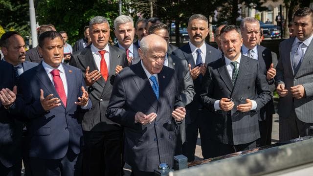 Bahçeli, Ülkücü Şehitler Anıtı'nı ziyaret etti