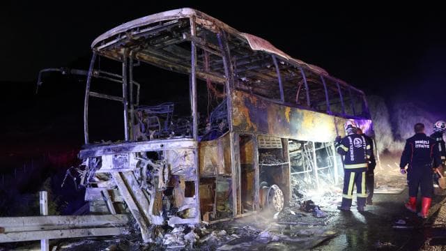 Denizli'de yolcu otobüsü bariyere çarptı, 7 ölü 30 yaralı