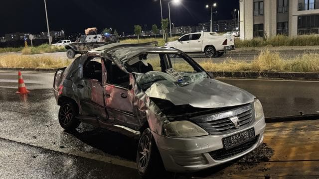 Diyarbakır'da otobüs ve otomobil kazasında 2 kişi hayatını kaybetti, 5 kişi yaralandı