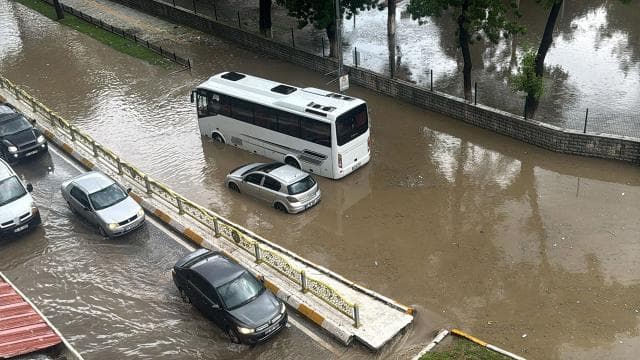 Edirne'de dolu ve sağanak yağış etkili oldu