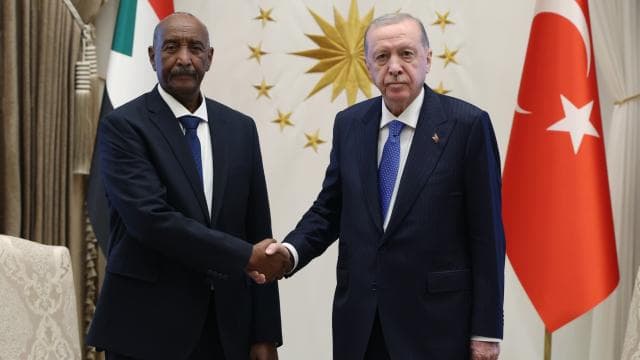 Cumhurbaşkanı Erdoğan, Sudan'ın lideri Burhan ile bir araya geldi