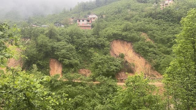 Giresun'da heyelan nedeniyle 22 ev tahliye edildi