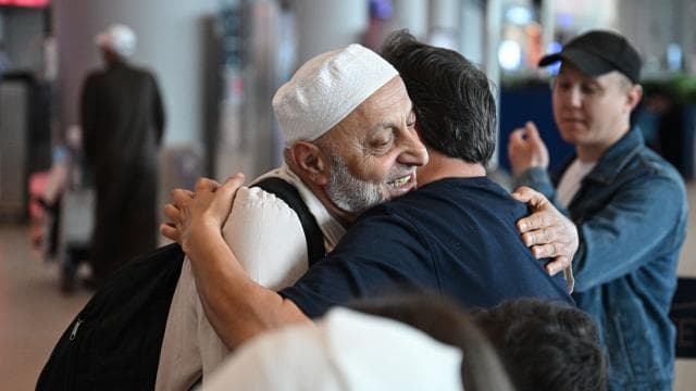 Hac ibadetini tamamlayanlar İstanbul'da karşılandı