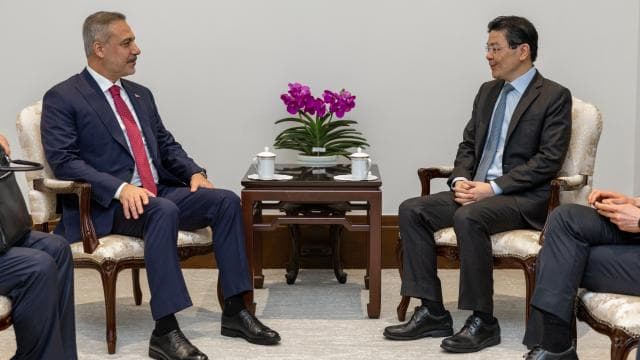 Dışişleri Bakanı Hakan Fidan, Singapur'da Başbakan Wong ile görüştü