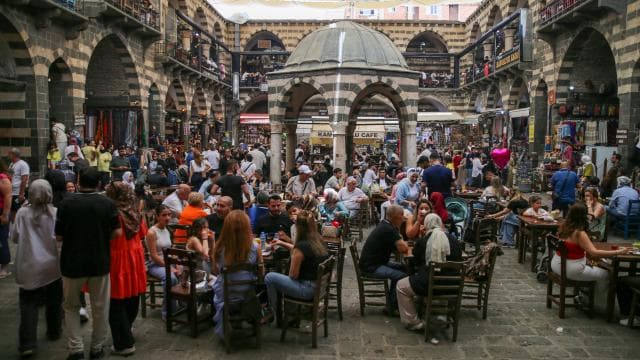 Diyarbakır ve Mardin'de Kurban Bayramı yoğunluğu artıyor