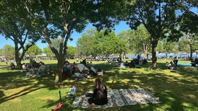 Kurban Bayramı'nın ilk gününde İstanbul'da parklar ve sahiller kalabalıktı