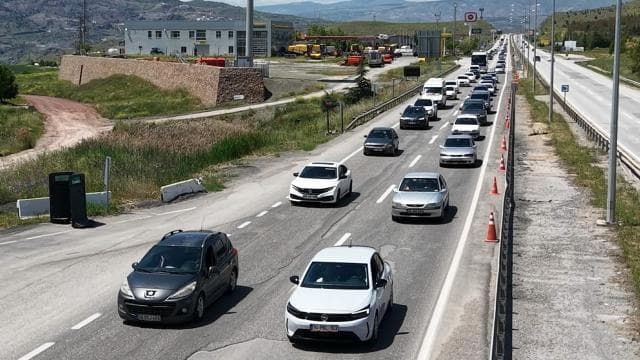 Kırıkkale'de bayram öncesi trafik yoğunluğu devam ediyor