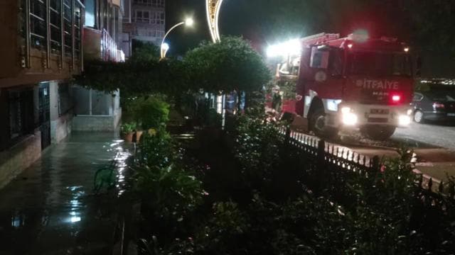 Kocaeli'de sağanak yağış ev ve iş yerlerini su bastı