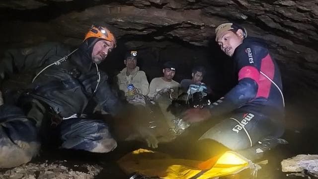 Laosta mahsur kalan madenciler kendi başlarına kurtuldu