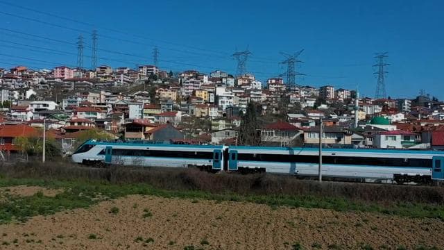 Yerli hızlı tren 240 kilometre hıza ulaştı