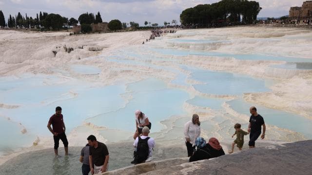 Pamukkale'de günlük ziyaretçi rekoru 21 bin 192 ile kırıldı