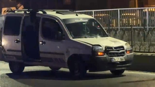 Sultangazi'de hafif ticari araç çarpan kadın hayatını kaybetti