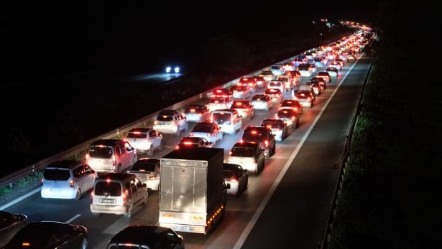 İstanbul'a dönüş yolunda trafik yoğunluğu arttı