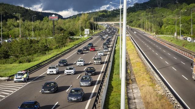 Bayram tatili dönüşünde otoyollarda yoğun trafik oluştu