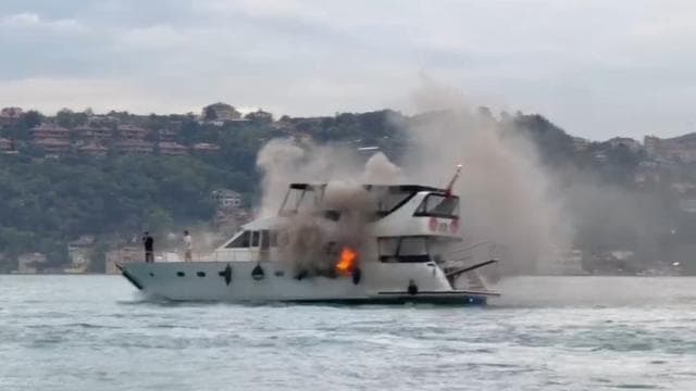 Beşiktaş'ta bir teknede yangın çıktı