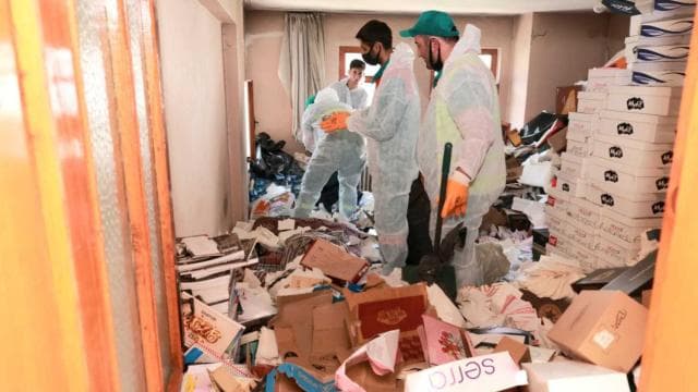 Bursa'da bir evden 20 ton çöp çıkarıldı
