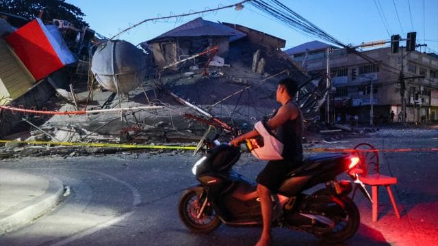 Filipinler'de 7,8 büyüklüğündeki depremde ölü sayısı 45'e ulaştı