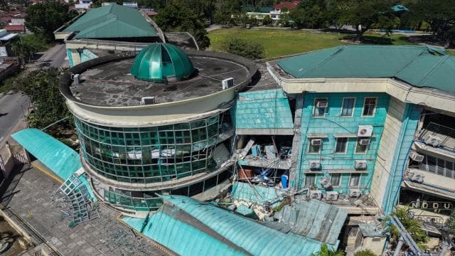 Filipinler'deki 7,8 büyüklüğündeki depremde ölü sayısı 78'e ulaştı