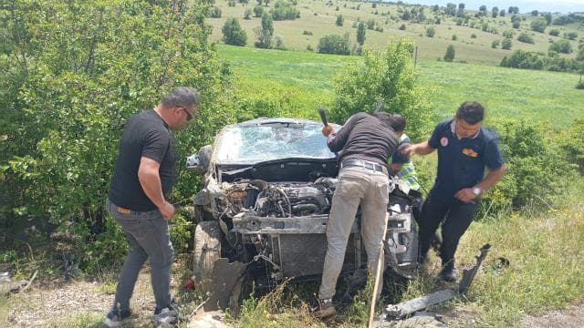 Gümüşhane'de hafif ticari araç devrildi, 1 kişi hayatını kaybetti