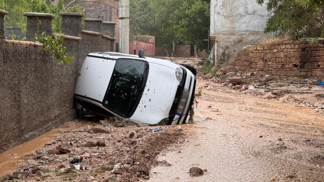 Niğde'de sel: 3 araç sele kapıldı, 1 kişi hayatını kaybetti