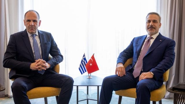 Bakan Fidan, Yunanistan Dışişleri Bakanı ile Sofya'da buluştu