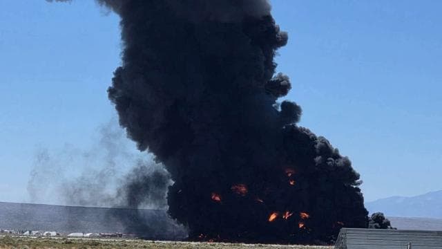 B52 Stratofortress uçağı Kaliforniya'da düştü