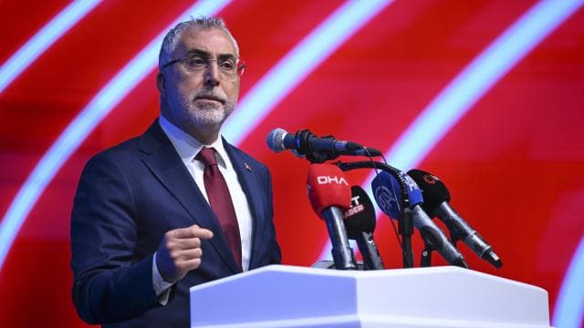 Bakan Işıkhan: Dijital bağımlılık toplumsal bir tehdit