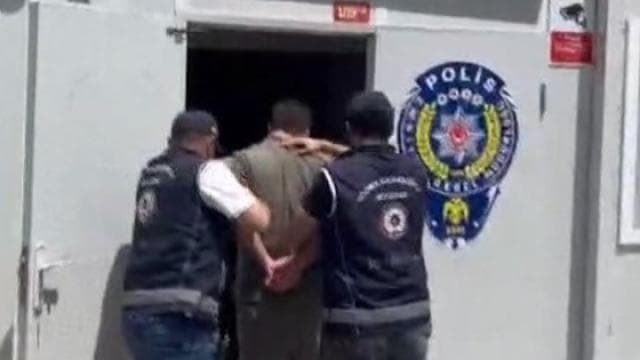 İstanbul Havalimanı'nda INTERPOL tarafından aranan kişi yakalandı