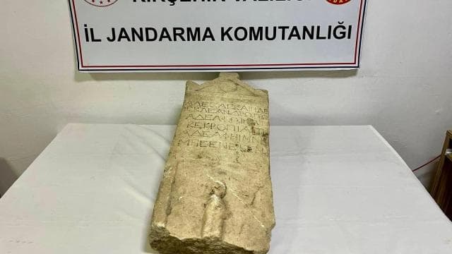 Kırşehir'de Roma dönemine ait mezar taşı bulundu