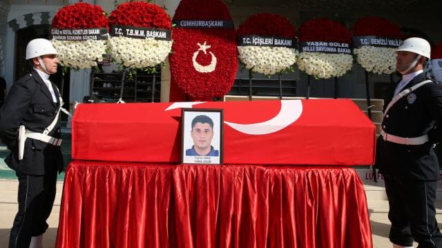 Şehit polis memuru Tayfun Baş, Denizli'de defnedildi